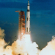 Imagen para el artículo titulado Los científicos desacreditan el mito de que el ruido del poderoso cohete Saturn V de la NASA derritió hormigón